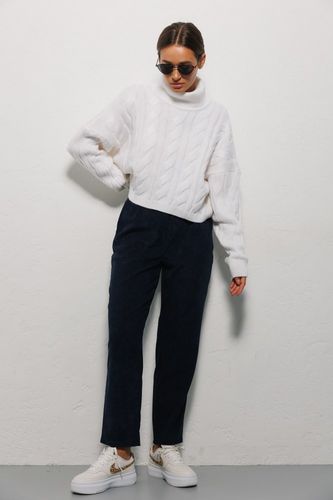 Укорочений светр oversize з великою в'язкою в косички, Білий, One Size