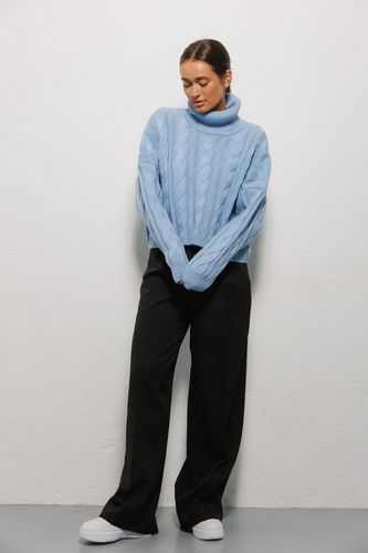 Укорочений светр oversize з великою в'язкою в косички, Блакитний, One Size