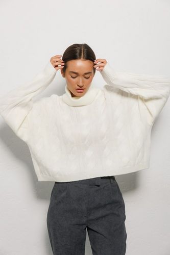 Укорочений светр oversize з великою в'язкою в косички, Молочний, One Size