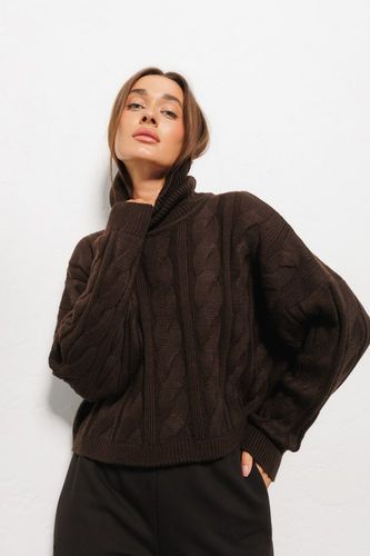 Укорочений светр oversize з великою в'язкою в косички, Коричневий, One Size