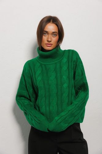 Укорочений светр oversize з великою в'язкою в косички, Зелений, One Size