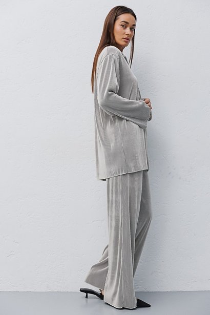 Плісирований костюм зі штанами і сорочкою, Світло сірий, L-XL