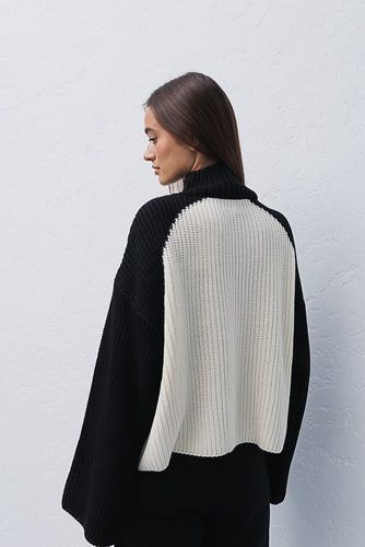 Укорочений светр у двокольоровому дизайні, Чорний, One Size