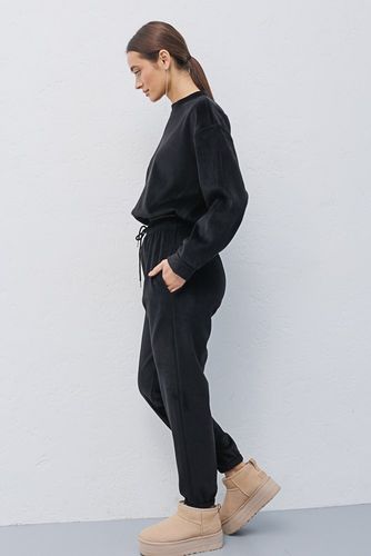 Велюровий костюм з джогерів та укороченим світшотом, Чорний, S-M