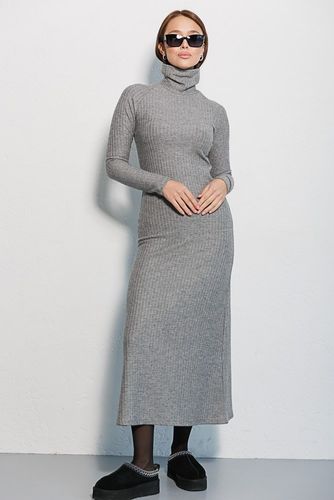 Модна довга сукня з теплого  фактурного трикотажу, Сірий, S