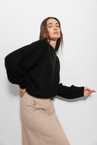 Укорочений в'язаний светр з рукавами-регланами, Чорний, One Size